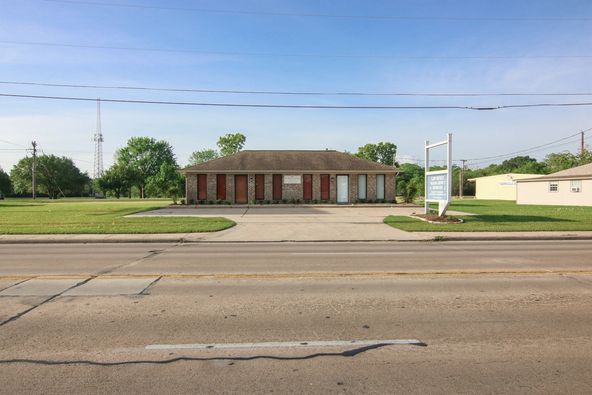 1017 W South St, Alvin, TX 77511